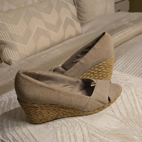 Chaps Taupe Wedge Sandals - Picture 1 of 13